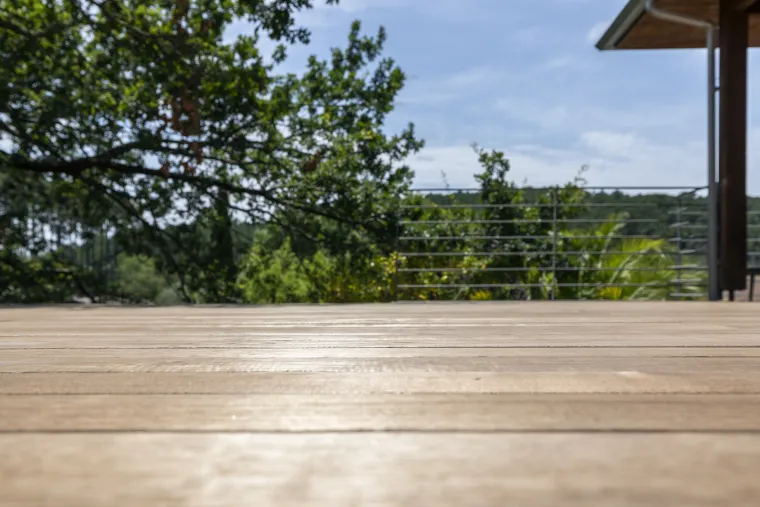 Matériaux terrasse bois haut de gamme Pays Basque avec WOOD SOLUTION, Hossegor, WOOD SOLUTION