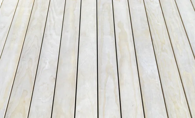 Bois de terrasse durable et résistant aux intempéries à Anglet avec WOOD SOLUTION, Hossegor, WOOD SOLUTION